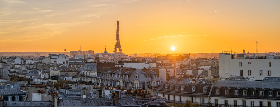 Paris skyline at sunset with view of the Eiffel Tower