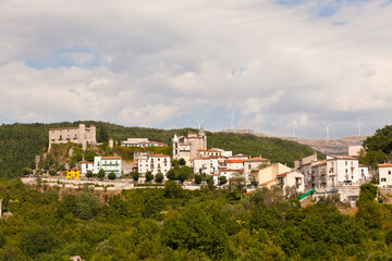 Obraz premium Carpinone, Molise- antico borgo medievale con castello