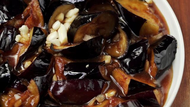 Northeast China's specialty home-cooked dish - garlic roasted eggplant cubes
