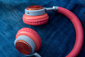 Headphones system vifi9.2 chanan omnidirectional 6d system on denim fabric fashion technology.