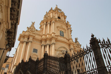 baroque cathedral (st george duomo) in ragusa in sicily (italy) - obrazy, fototapety, plakaty