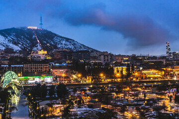 Snowing in Tbilisi city in the evening © Anna Bogush