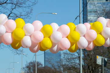 Fototapeta na wymiar garland of colorful balloons on the street
