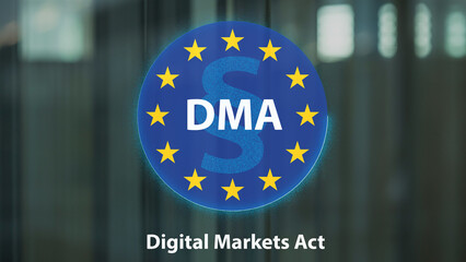 Kugel mit Sternen der Europäischen Union, dem Paragraphenzeichen sowie der Abkürzung DMA (Digital Markets Act), ein Gesetzesvorschlag über digitale Märkte.