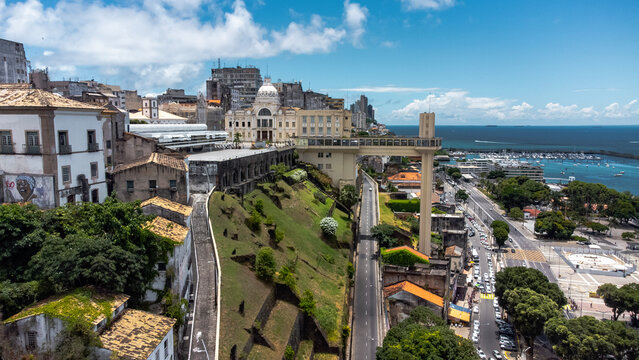 Elevador Lacerda Salvador Bahia Nordeste Pra&ccedil;a Cairu Tom&eacute; de Sousa Cidade Alta Baixa Monumento Arquitetura Patrim&ocirc;nio Hist&oacute;rico Arquitet&ocirc;nico Brasileiro Mar Ba&iacute;a de Todos os Santos Paisagem Urbana