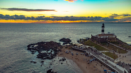 Farol da Barra Forte Santo Antônio Salvador Bahia Praia Mar Baía de Todos os Santos Nordeste Pôr do Sol Pedras Atlântico Barcos Histórico