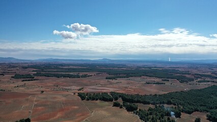 survol de la province viticole de Utiel-Requena pr&egrave;s de Valencia en Espagne