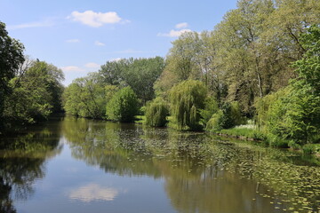 La rivière Indre, ville de Chateauroux, département de l'Indre, France
