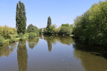 Fototapeta na wymiar La rivière Indre, ville de Chateauroux, département de l'Indre, France