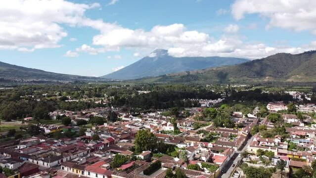 Volc&aacute;n de Fuego desde la cuidad Antigua Guatemala