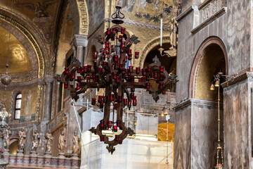 Fototapeta premium chandelier in St Mark's Bascilla