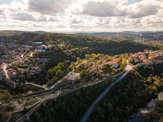 Obraz premium Aerial Sunset view of city of Veliko Tarnovo, Bulgaria
