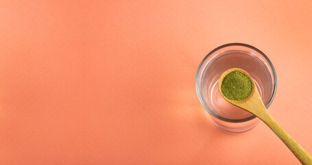 Organic green powder to mix with water