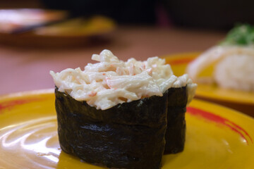 カニ風サラダ軍艦寿司