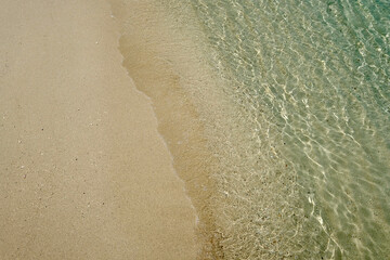 Fototapeta na wymiar 【奄美大島】白いビーチに打ちよせる波
