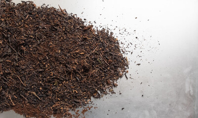 緑茶やほうじ茶、コーヒー、紅茶を飲んだ後の出がらしを再利用しています。