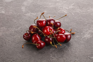 Obraz na płótnie Canvas Ripe sweet cherry berries heap