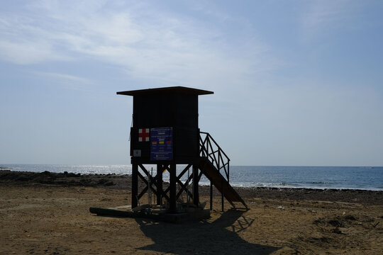 Beautiful shot of a lifeguard tower on a beach with sea in the background