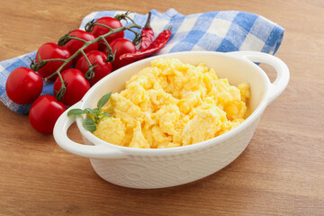 Scrambledd egg in the bowl