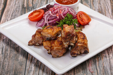 Grilled lamb ribs with tomato sauce