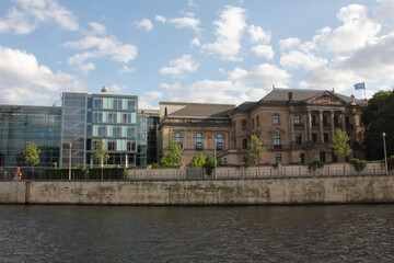 Fototapeta premium Berlino vista dal fiume Sprea