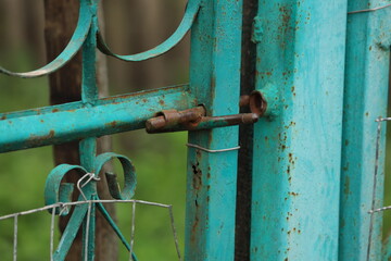 Metal lock on the gate