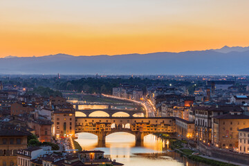 Fototapeta na wymiar Ponte Vecchio bridge in silhouette in Florence at sunset