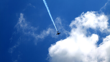 空, 航空機, フライング, 飛行機, 蠅, 雲, 航空機, フライト, 旋律の美しい, 雲, ジェット, 鳥, 旅行, 交通, 航空機, 青, 航空, 運送, コマーシャル, 乗り物, 定期旅客機