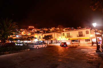 puerto de mogan di notte isola canaria
