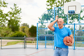 man at sports has problems pain with health on the basketball court