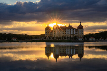 Obraz premium Märchenschloss im Abendlicht