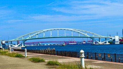 bridge over river
city harbor bridge
harbor 
riverside 
sea 
park 
bridge 
port 
sunny 
blue sky 
blue 
港
海
川
晴れ
青空
青
橋