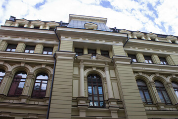 Obraz premium Front windows of a very beautiful building