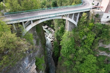 ponte diga canyon strada 