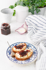 Toast with cheese and onion marmalade