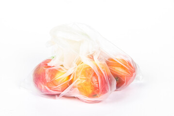 pommes dans sac en plastique
