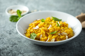 Spicy rice with almond flakes