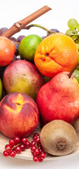 Obstschale mit vielen frischen Früchten