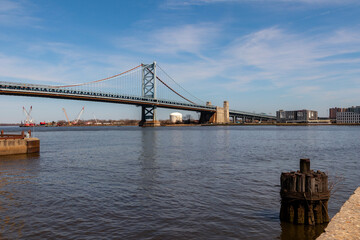 Fototapeta premium Bridge Along the Water in Philadelphia