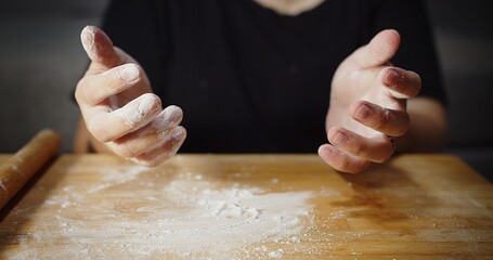 Obraz premium Close up woman applying flour on hands before making traditional bakery bread, kneading dough baking at home 