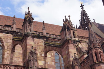 Fototapeta na wymiar Gebäude in Freiburg das Münster,das Rathaus der Marktplatz vor dem Münster