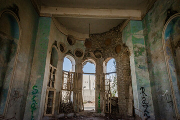 Fototapeta na wymiar Abandoned Abdullah Al-Suleiman Palace, located in Makkah province of Saudi Arabia.