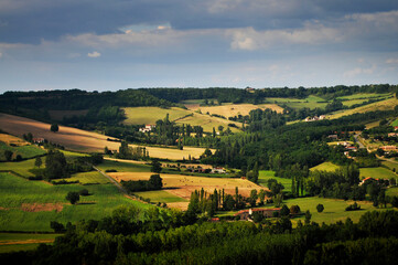 Fototapeta na wymiar Cordes sur Ciel village panorama