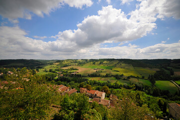 Fototapeta na wymiar Cordes sur Ciel village panorama