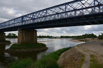 Fototapeta na wymiar Mauves-sur-Loire - Pont en treillis