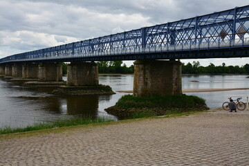 Fototapeta premium Mauves-sur-Loire - Pont en treillis