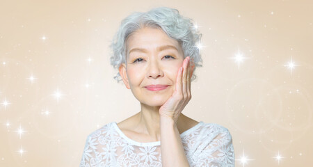 シニア女性の美容イメージ　スキンケア　化粧品