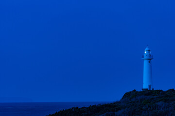 夜明け前の灯台