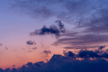 夜明け前の雲模様