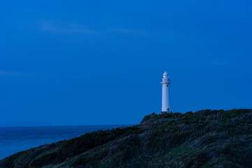 夜明け前の灯台